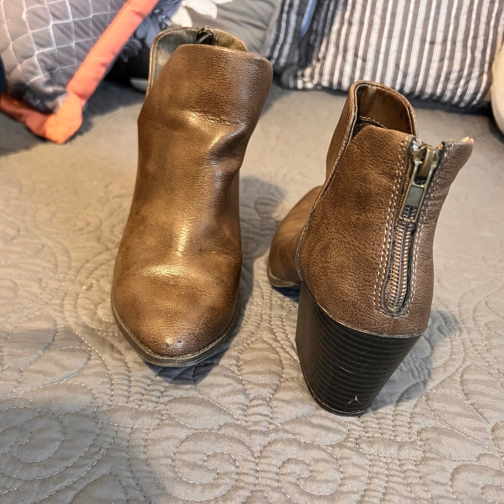 Sun + Stone MMG-SUN + STONE ELIZAA BOOTIE size 5